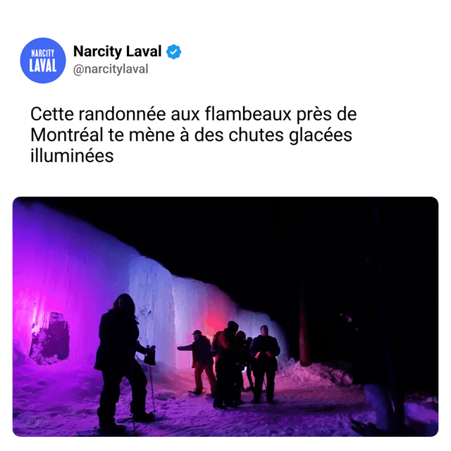Cette randonnée aux flambeaux près de Montréal te mène à des chutes glacées illuminées